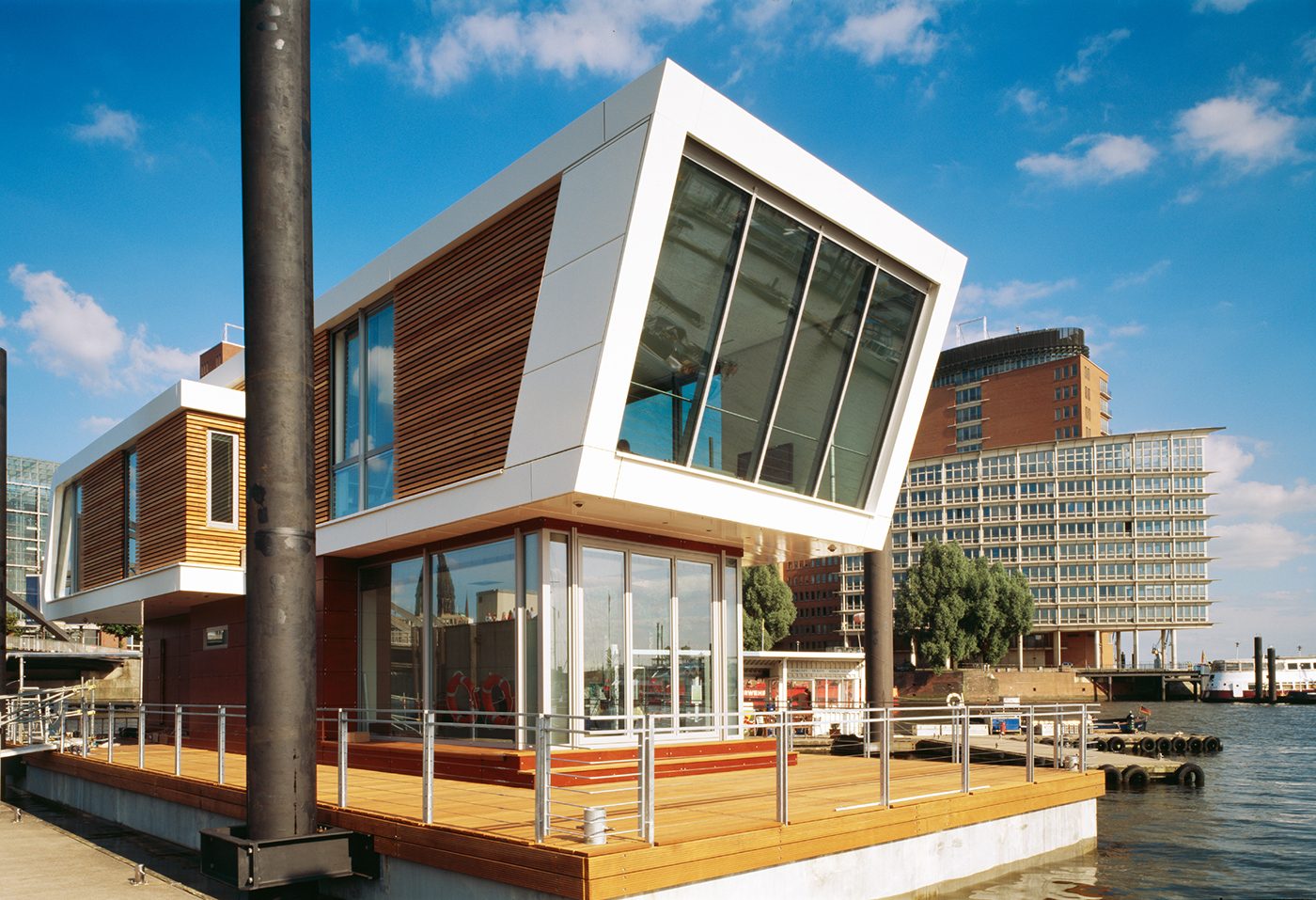 Floating Home B-Type im Hamburger City-Sportboothafen