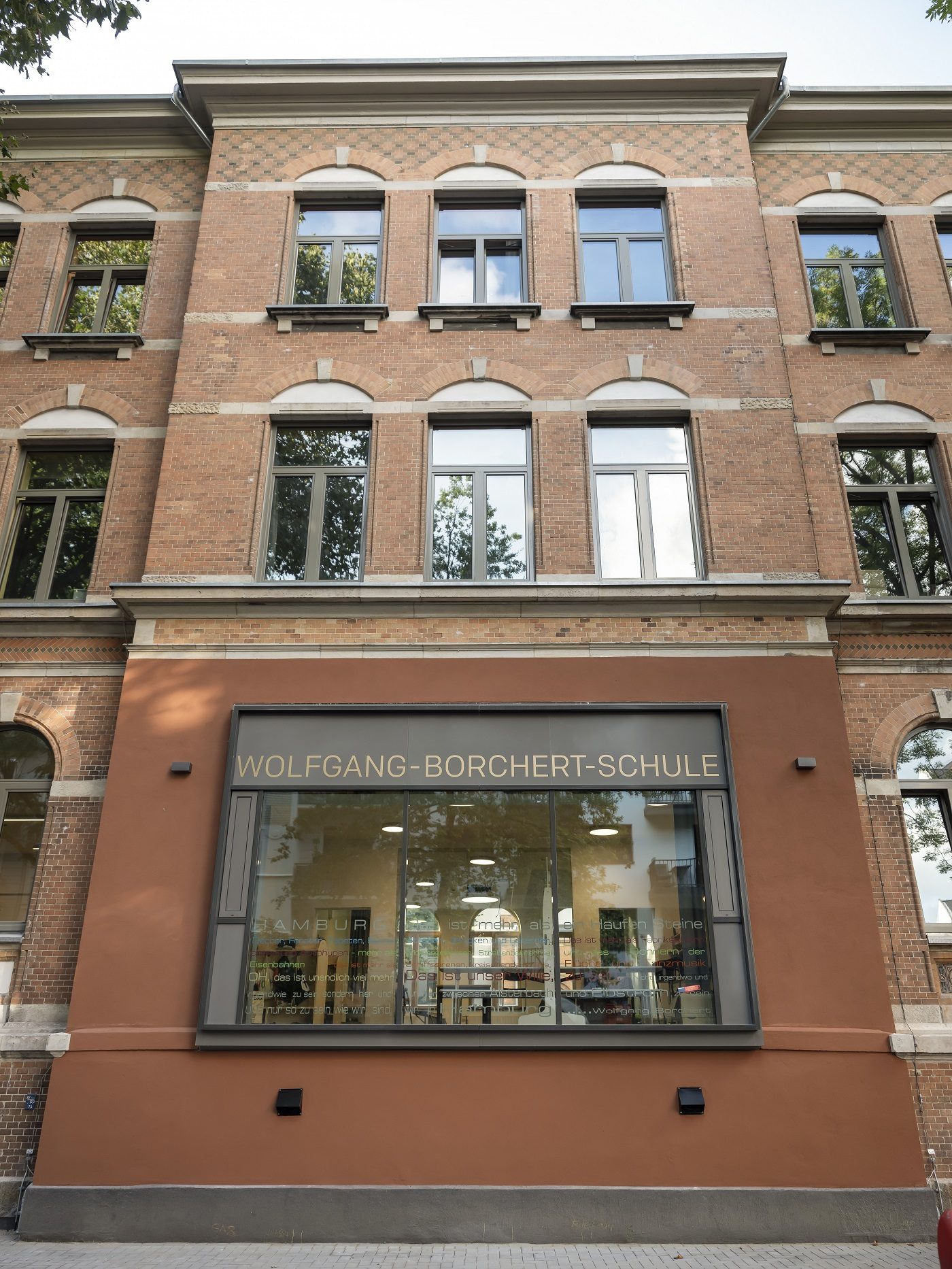 Backsteinfassade der Wolfgang-Borchert-Schule