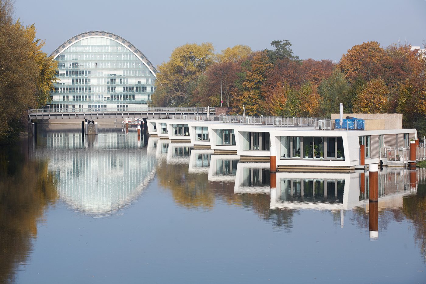 Floating Homes D-Type am Viktoriakaiufer in Hamburg